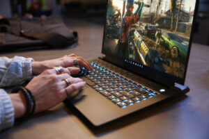 Alienware x15 m15 R6 Lifestyle Image