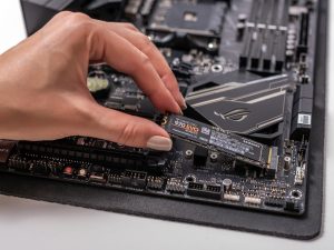 unidade-de-armazenamento-ssd-em-um-notebook-1636401432430_v2_4x3