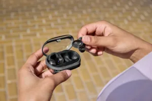LS_JBL_Soundgear_Clips_Lifestyle_Image_BLACK_3_x2