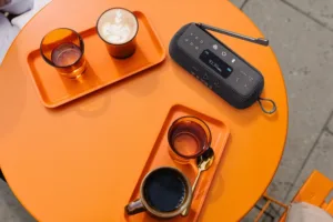 LS_JBL_TUNER_3_BLACK_LIFESTYLE_4_6273123_x1